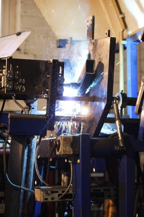 Hier werden die Treppenholme geschweißt